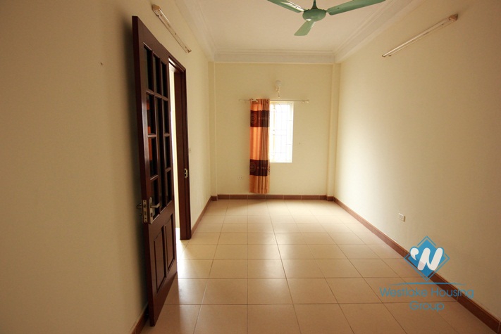 Cheap unfurnished 4 bedrooms for rent in Tayho area 